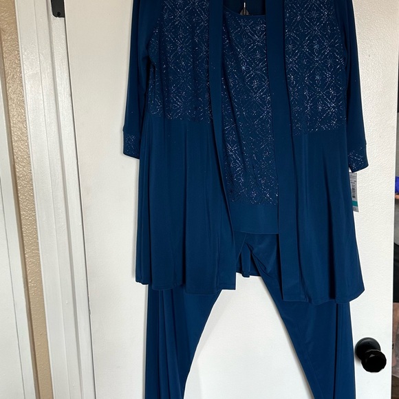 R&M Richard’s 2 piece mother of the bride/groom size 16 in color peacock - Picture 9 of 15